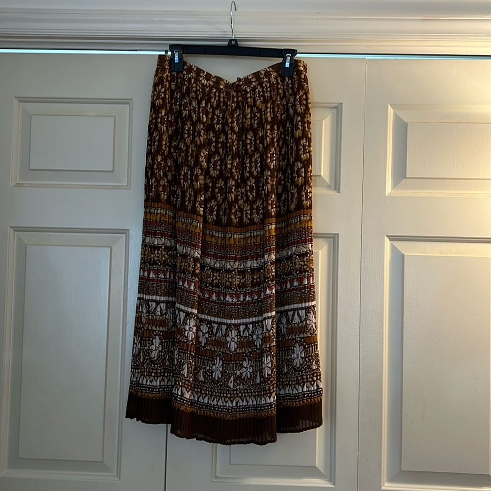 Alfred Dunner boho Chic style pleated lined skirt in brown/gold colored stripes